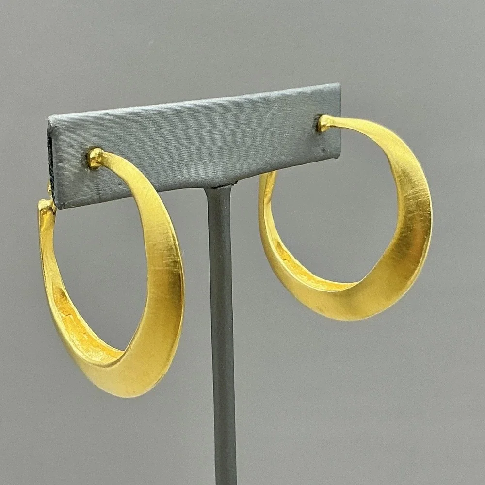 Kenneth Lane Earrings Gold Tone Hoop Clip On Round Classic Jewelry Womens 1.5" - Picture 4 of 7